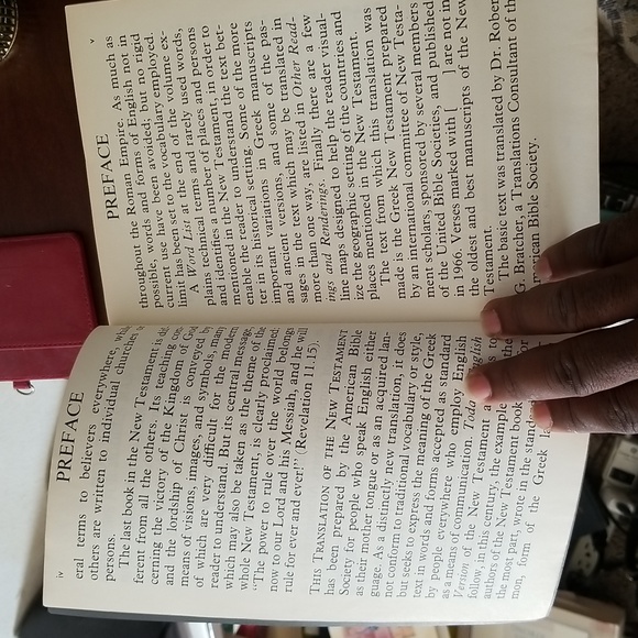 Giant Print Good News New Testaments - Picture 5 of 9